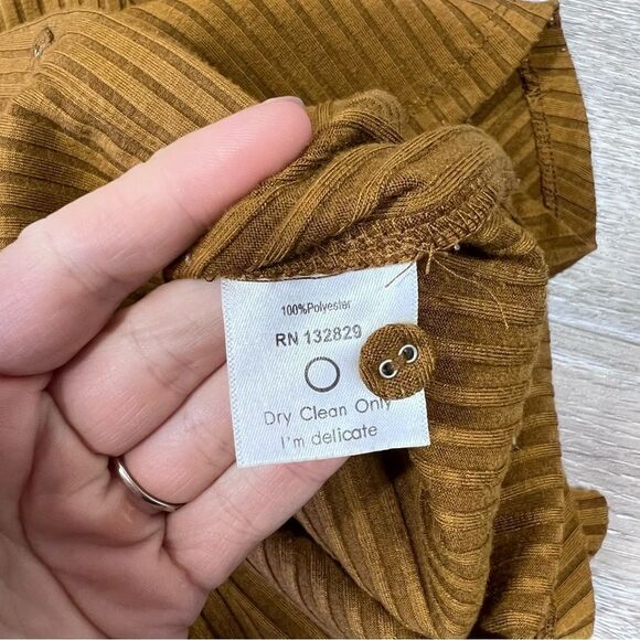 Revolve privacy please prentiss dress camel/brown ribbed knit button front M - Picture 7 of 7